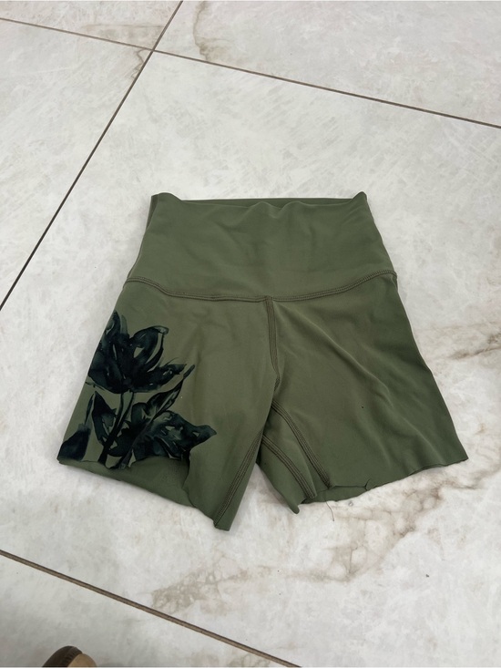 lululemon athletica Pants - FLAWED Lululemon Green Floral Shorts Size 0
